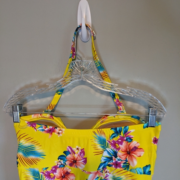 Forever 21 Yellow Floral Ruffle One Piece Swimsuit, size 1X - Picture 6 of 9
